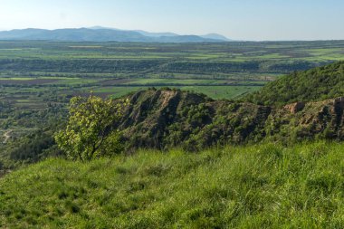 Muhteşem bahar manzara yakınındaki kaya oluşumu Stob piramitler, Rila Dağı, Köstendil bölge, Bulgaristan