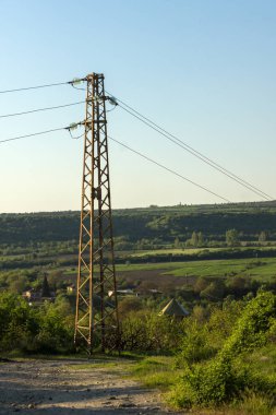 Muhteşem bahar manzara yakınındaki kaya oluşumu Stob piramitler, Rila Dağı, Köstendil bölge, Bulgaristan