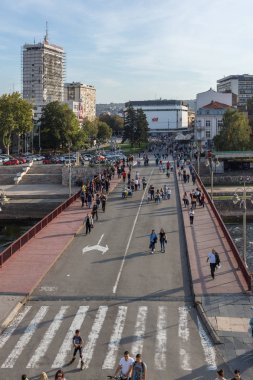 Nis, Sırbistan - 21 Ekim 2017: panoramik şehir NIS ve Nisava Nehri, Sırbistan