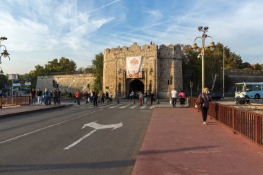 Nis, Sırbistan - 21 Ekim 2017: Sunset görünümünü giriş kale Belediye Başkanı niş, Sırbistan