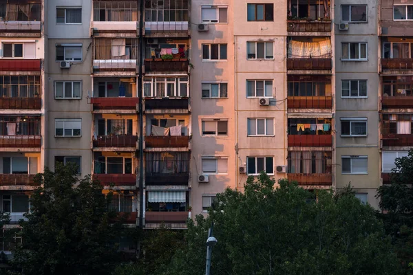 Πλόντβιβ Βουλγαρία Αυγούστου 2018 Sunset View Της Τυπικό Κτίριο Κατοικιών — Φωτογραφία Αρχείου