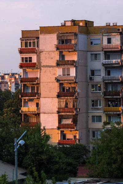 Πλόντβιβ Βουλγαρία Αυγούστου 2018 Sunset View Της Τυπικό Κτίριο Κατοικιών — Φωτογραφία Αρχείου