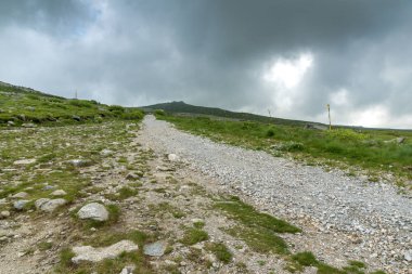 Vitosha Mountain yakınındaki Cherni Vrah tepe, Sofya şehir bölge, Bulgaristan'ın yeşil tepeleri ile Panorama