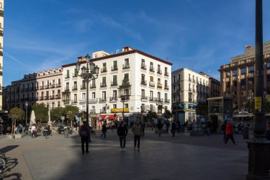 Madrid, İspanya - 23 Ocak 2018: Plaza de Jacinto Benavente Madrid şehir, İspanya ziyaret turist