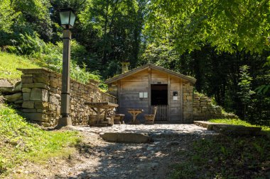 Mimari etnografik kompleksi EDDR (Etara) yakınındaki şehir Gabrovo, Bulgaristan