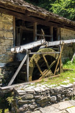 Mimari etnografik kompleksi EDDR (Etara) yakınındaki şehir Gabrovo, Bulgaristan