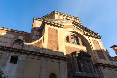 Madrid, İspanya - 23 Ocak 2018: Muhteşem gün batımı görünümü San Sebastian Kilisesi şehir Madrid, İspanya