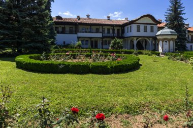 On dokuzuncu yüzyılın binaları Sokolski Manastırı Kutsal Ana Varsayımı, Gabrovo Bölgesi, Bulgaristan