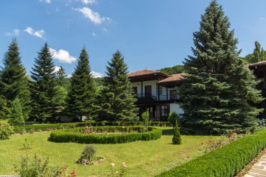 On dokuzuncu yüzyılın binaları Sokolski Manastırı Kutsal Ana Varsayımı, Gabrovo Bölgesi, Bulgaristan