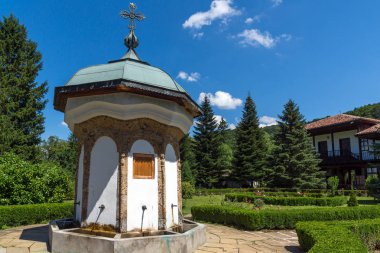 On dokuzuncu yüzyılın binaları Sokolski Manastırı Kutsal Ana Varsayımı, Gabrovo Bölgesi, Bulgaristan