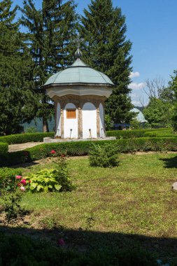 On dokuzuncu yüzyılın binaları Sokolski Manastırı Kutsal Ana Varsayımı, Gabrovo Bölgesi, Bulgaristan