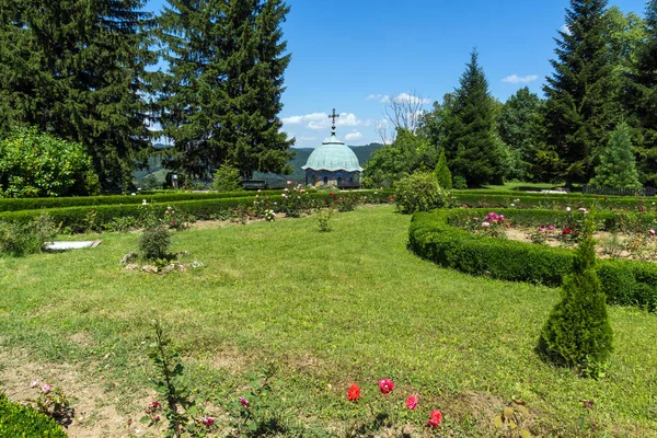 On dokuzuncu yüzyılın binaları Sokolski Manastırı Kutsal Ana Varsayımı, Gabrovo Bölgesi, Bulgaristan