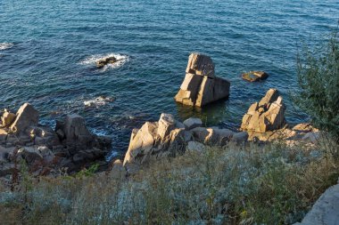 Sozopol, Bulgaristan - 16 Temmuz 2016: Şehir Sozopol, Burgaz bölge, Bulgaristan sahil şeridi taşlara