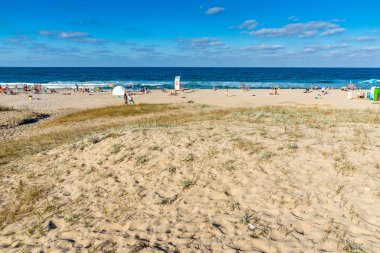 Sozopol, Bulgaristan - 13 Temmuz 2016: Panoramik Harmanite plaj Sozopol, Burgaz bölge, Bulgaristan