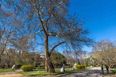 Sandanski, Bulgaristan - 4 Nisan 2018: Park St. Vrach kasaba Sandanski, Bulgaristan bahar görünümü