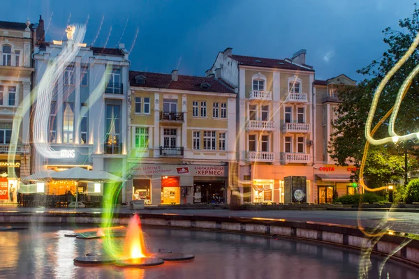 Plovdiv Bulgaria Abril 2017 Foto Nocturna Calle Peatonal Centro Ciudad — Foto de Stock