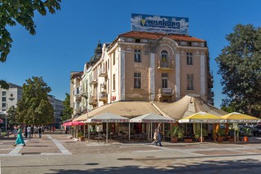 Plevne, Bulgaristan - 20 Eylül 2015: Orta street City, Plevne, Bulgaristan