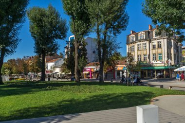 Plevne, Bulgaristan - 20 Eylül 2015: Orta street City, Plevne, Bulgaristan