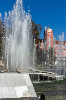 Plevne, Bulgaristan - 20 Eylül 2015: Çeşme merkezinde şehir Plevne, Bulgaristan