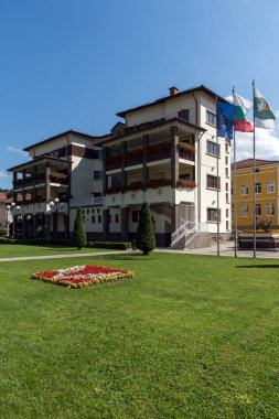 Tryavna, Bulgaristan - 6 Temmuz 2018: Belediye Binası tarihi şehir, Tryavna, Gabrovo Bölgesi, Bulgaristan