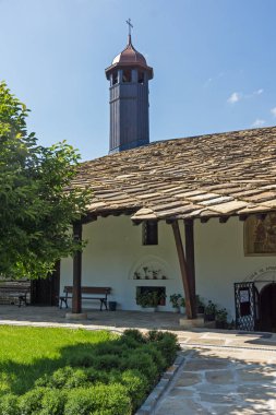 Tryavna, Bulgaristan - 6 Temmuz 2018: Ortaçağ Kilisesi, St. Archangel Michael içinde tarihi kent, Tryavna, Gabrovo Bölgesi, Bulgaristan