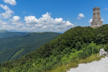 Stara Planina (Balkan) dağ ve anıt özgürlük Shipka, Stara Zagora bölge, Bulgaristan