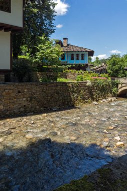 EDDR, Gabrovo, Bulgaristan - 6 Temmuz 2018: Eski evde mimari etnografik kompleksi EDDR (Etara) yakınındaki şehir Gabrovo, Bulgaristan