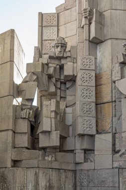 Shumen, Bulgaristan - 10 Nisan 2017: Gün batımı görünümü Bulgar Devlet Anıtı Şehir Shumen, Bulgaristan yakınındaki kurucularından