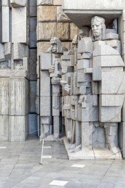 Shumen, Bulgaristan - 10 Nisan 2017: Gün batımı görünümü Bulgar Devlet Anıtı Şehir Shumen, Bulgaristan yakınındaki kurucularından