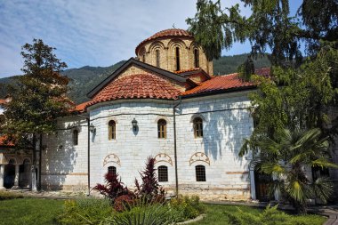 Bachkovo Manastırı, Bulgaristan - 30 Ağustos 2015: Binalar Ortaçağ Bachkovo Manastırı, Bulgaristan