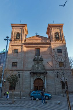 Madrid, İspanya - 24 Ocak 2018: Şaşırtıcı sabah görünümünü Iglesia de San Martin de Turları Şehir Madrid, İspanya