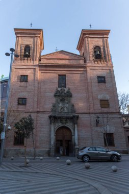 Madrid, İspanya - 24 Ocak 2018: Şaşırtıcı sabah görünümünü Iglesia de San Martin de Turları Şehir Madrid, İspanya