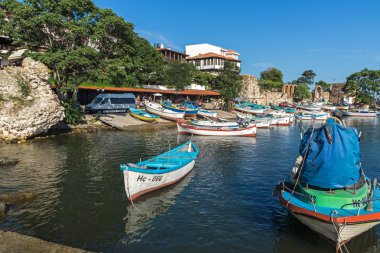Nessebar, Bulgaristan - 12 Ağustos 2018: Port Panorama ve Nessebar Eski kasaba Burgaz bölge, Bulgaristan
