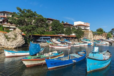 Nessebar, Bulgaristan - 12 Ağustos 2018: Port Panorama ve Nessebar Eski kasaba Burgaz bölge, Bulgaristan