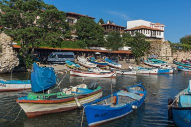Nessebar, Bulgaristan - 12 Ağustos 2018: Port Panorama ve Nessebar Eski kasaba Burgaz bölge, Bulgaristan
