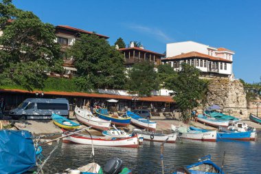 Nessebar, Bulgaristan - 12 Ağustos 2018: Port Panorama ve Nessebar Eski kasaba Burgaz bölge, Bulgaristan
