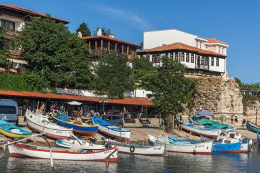 Nessebar, Bulgaristan - 12 Ağustos 2018: Port Panorama ve Nessebar Eski kasaba Burgaz bölge, Bulgaristan