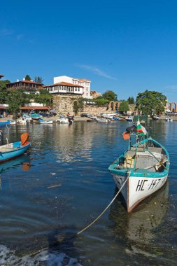 Nessebar, Bulgaristan - 12 Ağustos 2018: Port Panorama ve Nessebar Eski kasaba Burgaz bölge, Bulgaristan