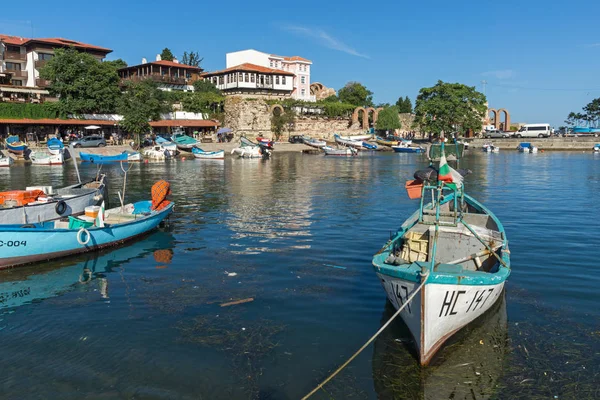 Nessebar, Bulgaristan - 12 Ağustos 2018: Port Panorama ve Nessebar Eski kasaba Burgaz bölge, Bulgaristan