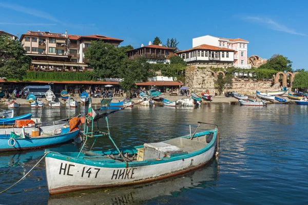 Nessebar, Bulgaristan - 12 Ağustos 2018: Port Panorama ve Nessebar Eski kasaba Burgaz bölge, Bulgaristan