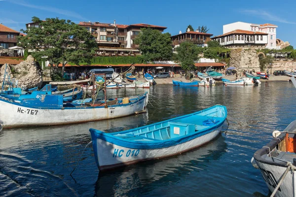 Nessebar, Bulgaristan - 12 Ağustos 2018: Port Panorama ve Nessebar Eski kasaba Burgaz bölge, Bulgaristan