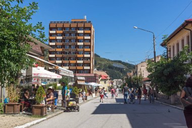 Chepelare, Bulgaristan - 14 Ağustos 2018: Yaz görünümünü Merkezi ünlü Bulgar Kayak Merkezi Chepelare, bölge Smolyan, Bulgaristan