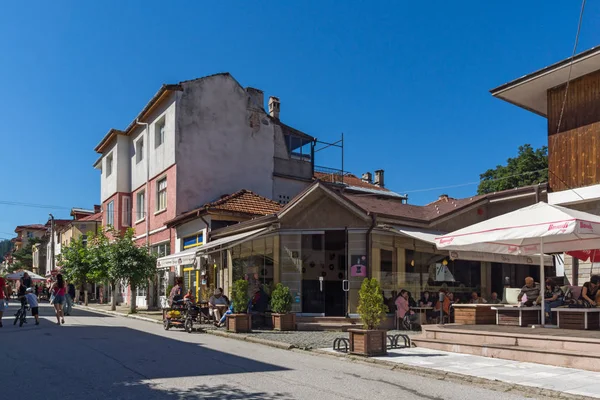 有名なブルガリアのスキー リゾート ブルガリアのスモーリャン地方の中心のデヴィン ブルガリア 2018 夏ビュー — ストック写真