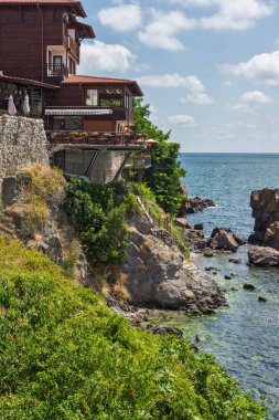 Sozopol, Bulgaristan - 16 Temmuz. 2016: Antik sur duvarları ve eski evler, eski Süzebolu şehir Burgaz bölge, Bulgaristan ile Panorama şaşırtıcı