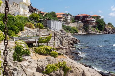 Sozopol, Bulgaristan - 16 Temmuz. 2016: Antik sur duvarları ve eski evler, eski Süzebolu şehir Burgaz bölge, Bulgaristan ile Panorama şaşırtıcı
