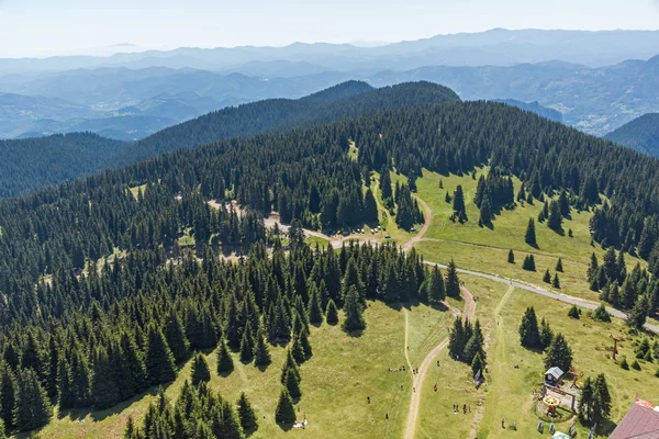 スモーリャン地域 ブルガリアのスキー リゾート Pamporovo Snezhanka タワーからロドピ山脈の素晴らしい風景 — ストック写真