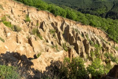 Harika gün batımı görünümü kaya oluşumu Stob piramitler, Rila Dağı, Köstendil bölgenin, Bulgaristan