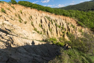 Harika gün batımı görünümü kaya oluşumu Stob piramitler, Rila Dağı, Köstendil bölgenin, Bulgaristan