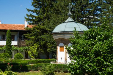 On dokuzuncu yüzyıl binalarda Sokolski Manastırı Kutsal anne varsayım, Gabrovo Bölgesi, Bulgaristan