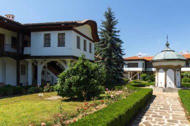 On dokuzuncu yüzyıl binalarda Sokolski Manastırı Kutsal anne varsayım, Gabrovo Bölgesi, Bulgaristan